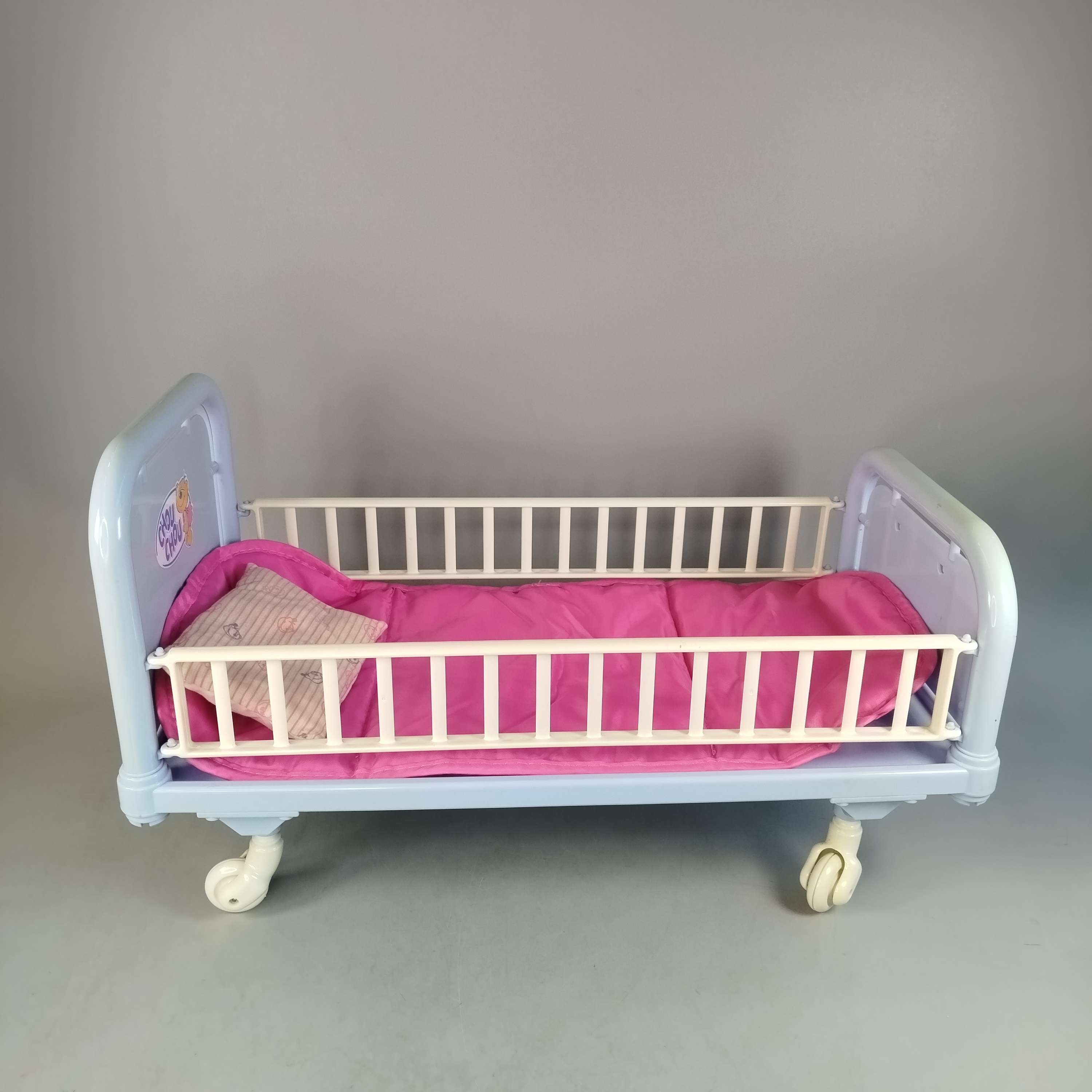 Chou Chou Puppenbett mit Zubehör, gebraucht, ab 3 4 5 Jahre | ✅ geprüft